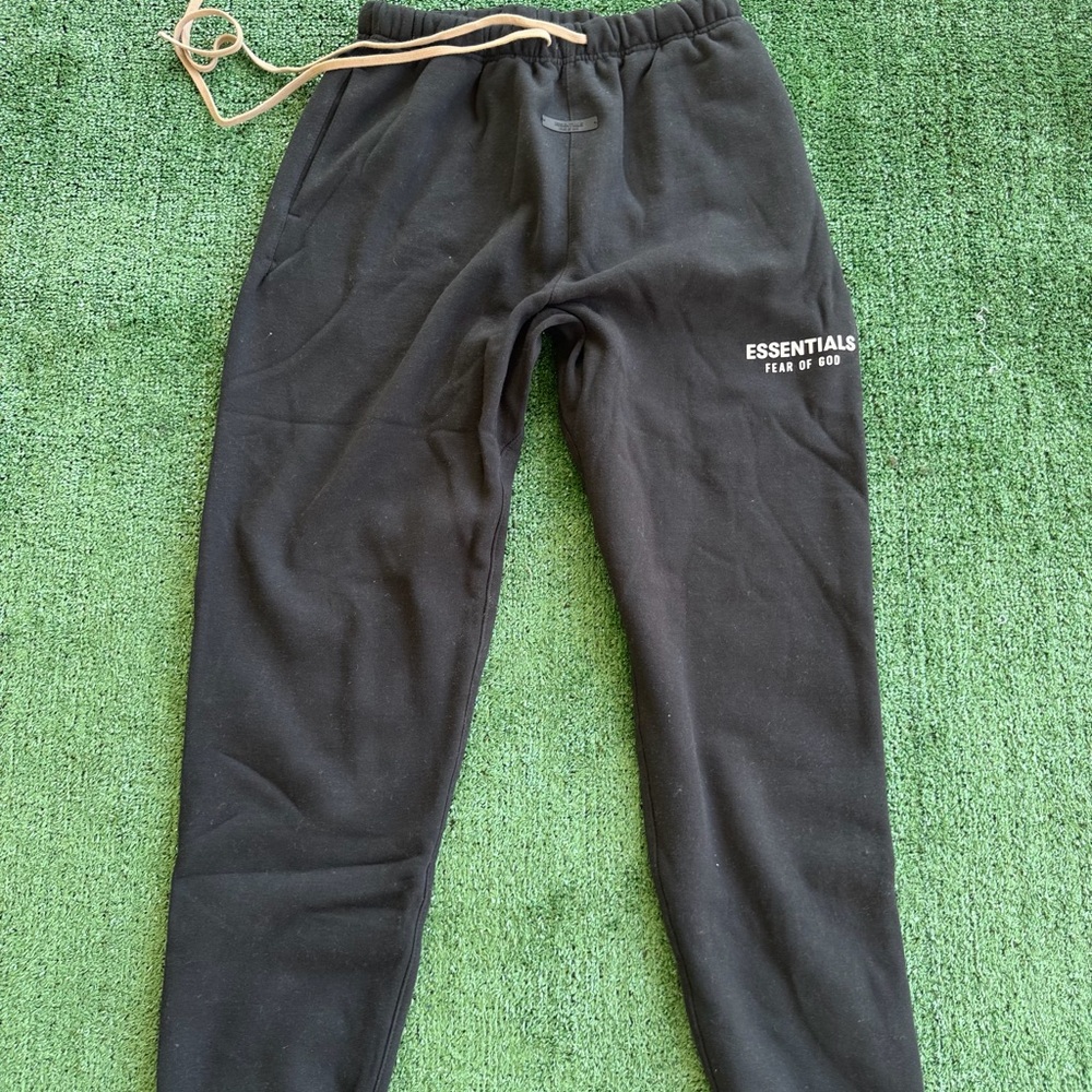 Essentials Black and White Set Sizes M-XL - Picture 4 of 4